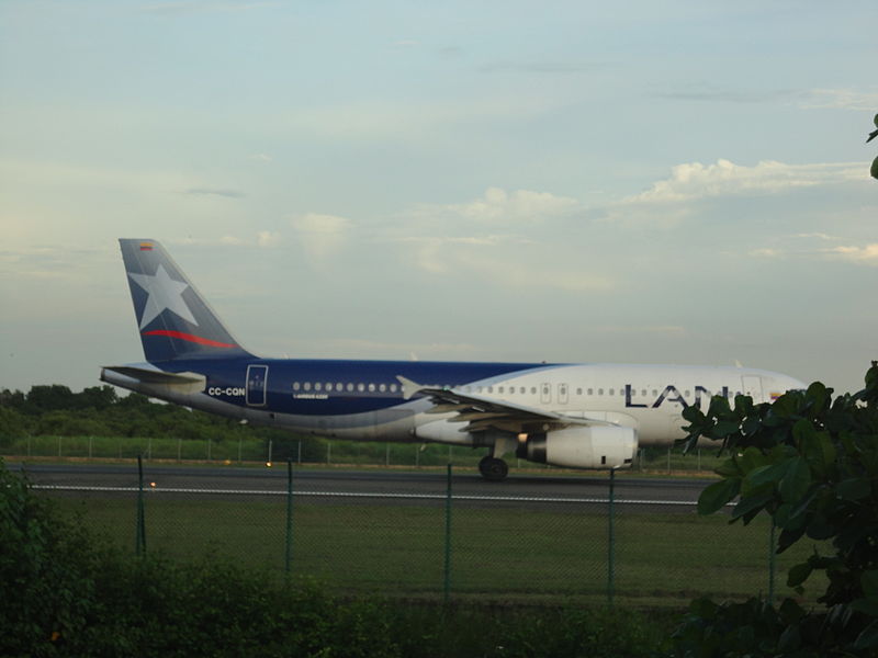 Foto van LAN Colombia Airbus A320